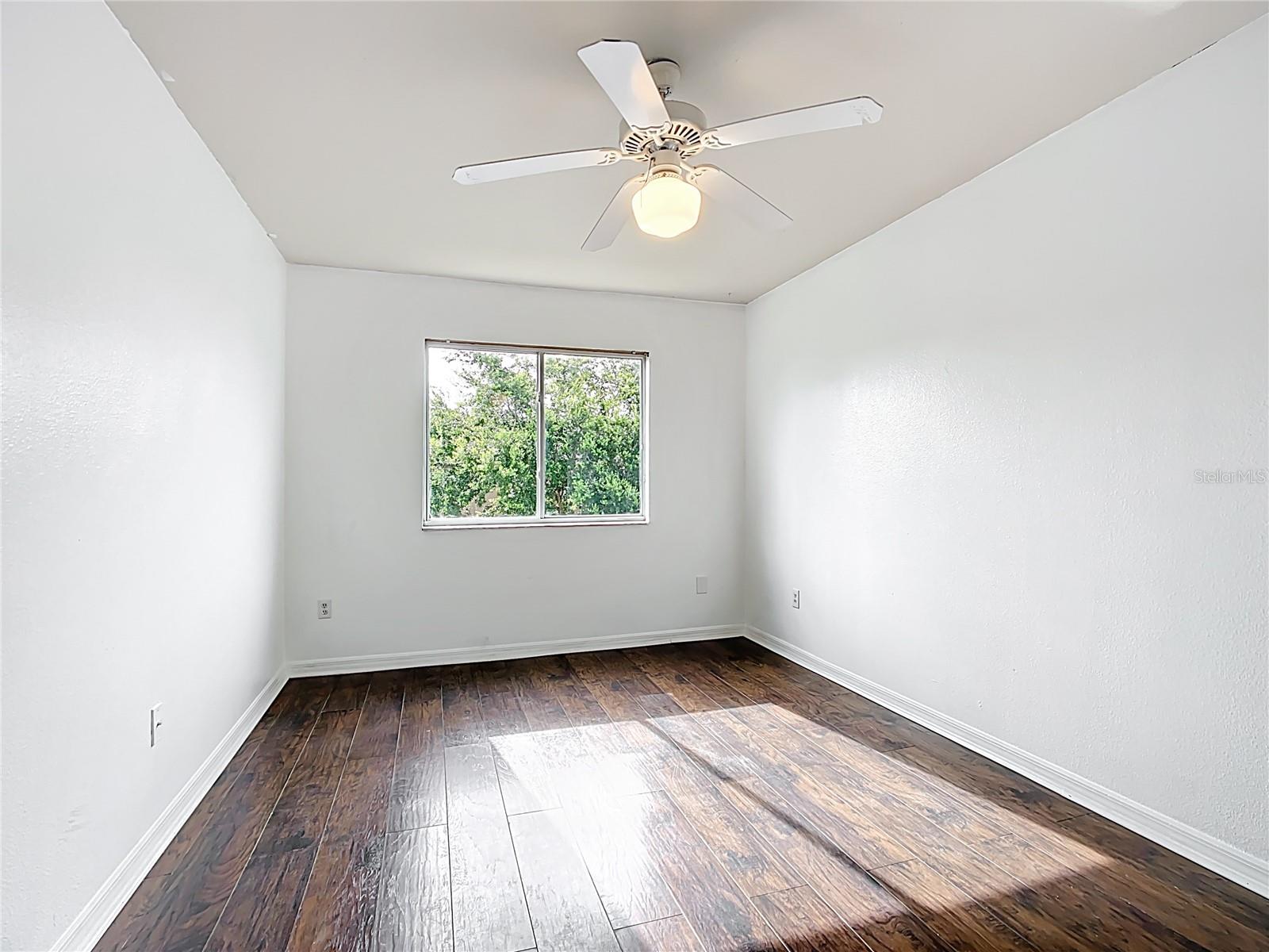 Image 22 of 42 For 709 Orchid Drive