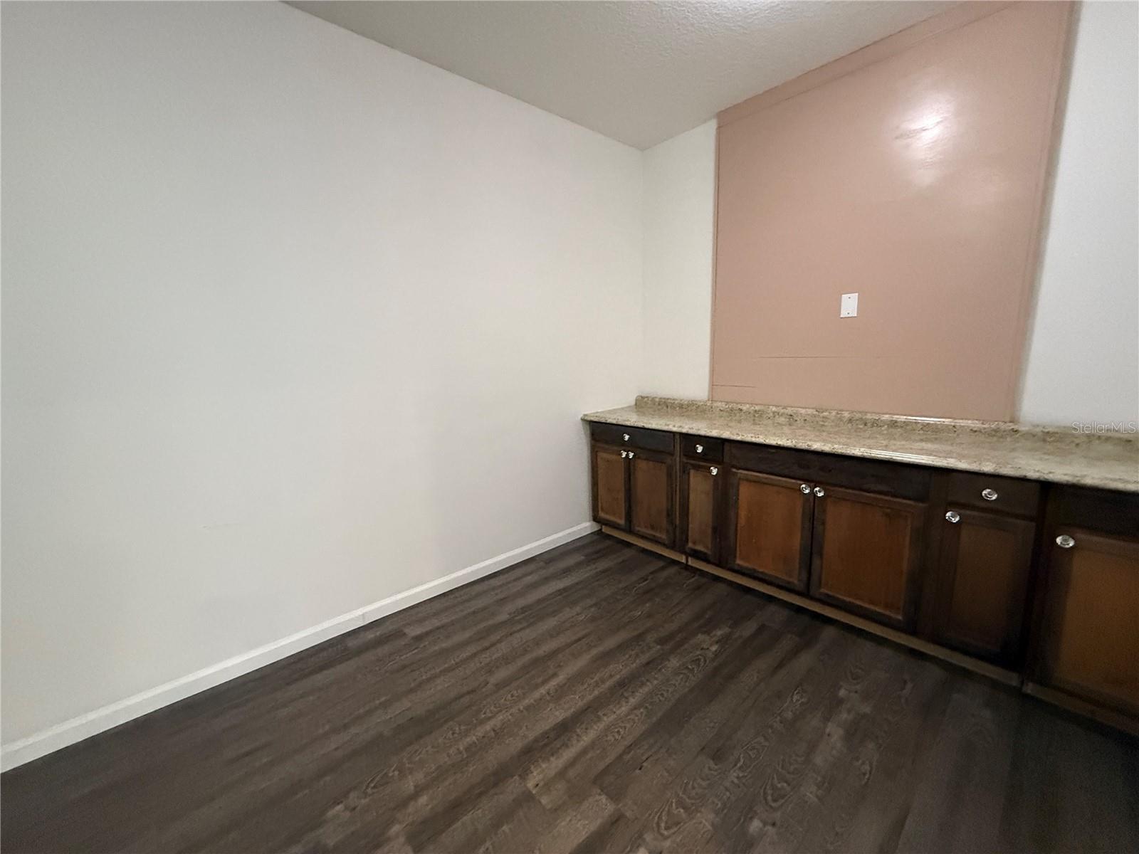 Image 9 of 30 For 1225 Greenley Avenue