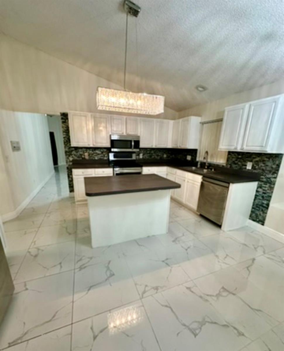 Image 10 of 10 For 12526 Ringwood Avenue