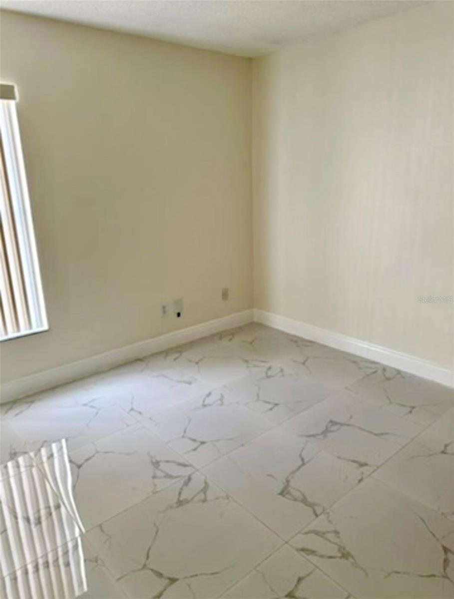 Image 5 of 10 For 12526 Ringwood Avenue