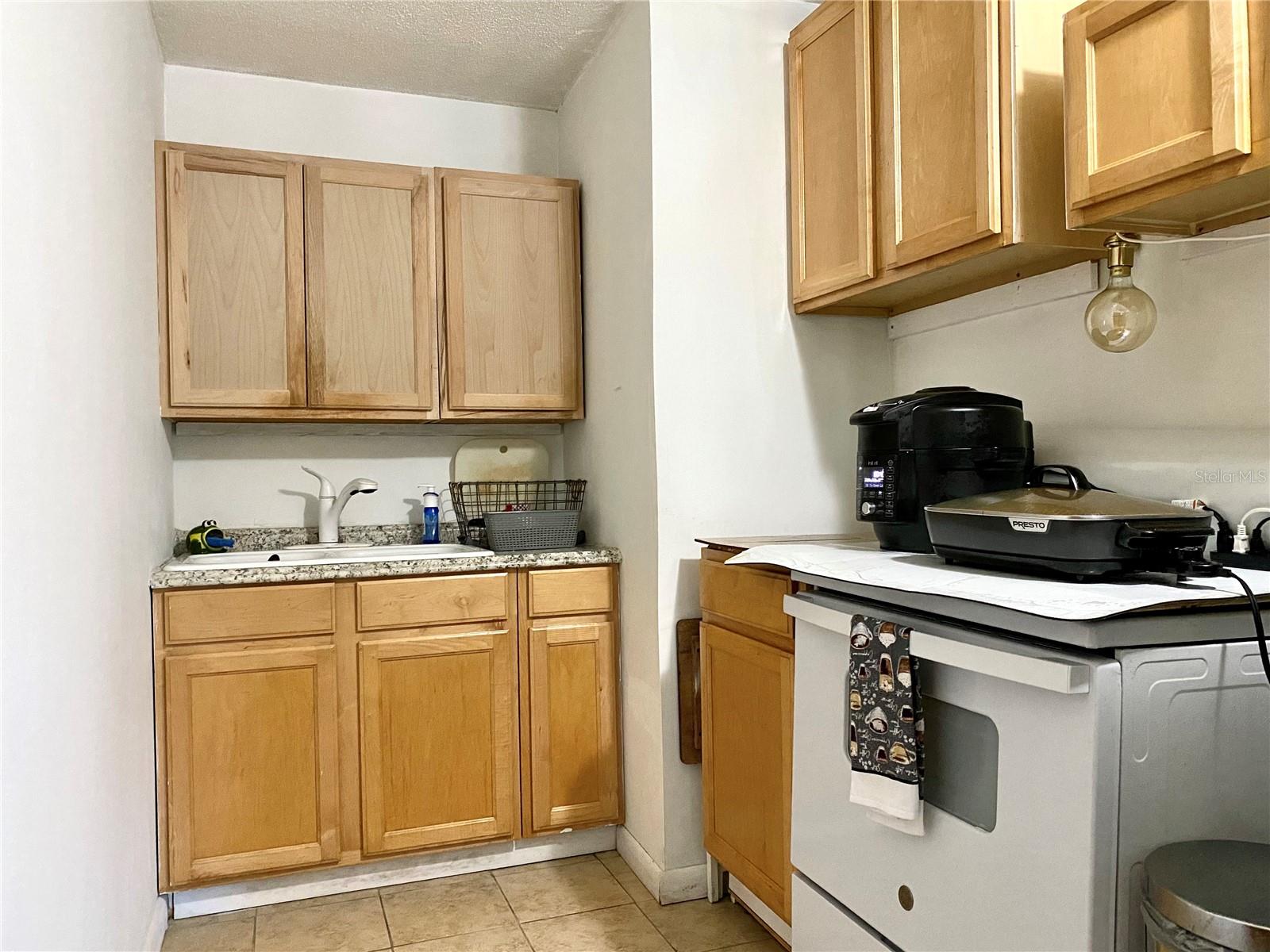 Image 5 of 10 For 607 Forrest Avenue A