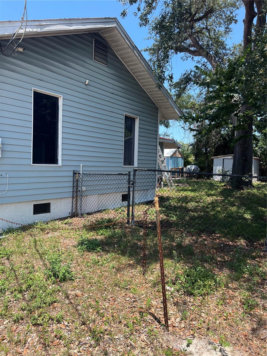 Image 2 of 6 For 825 Ridgewood Avenue