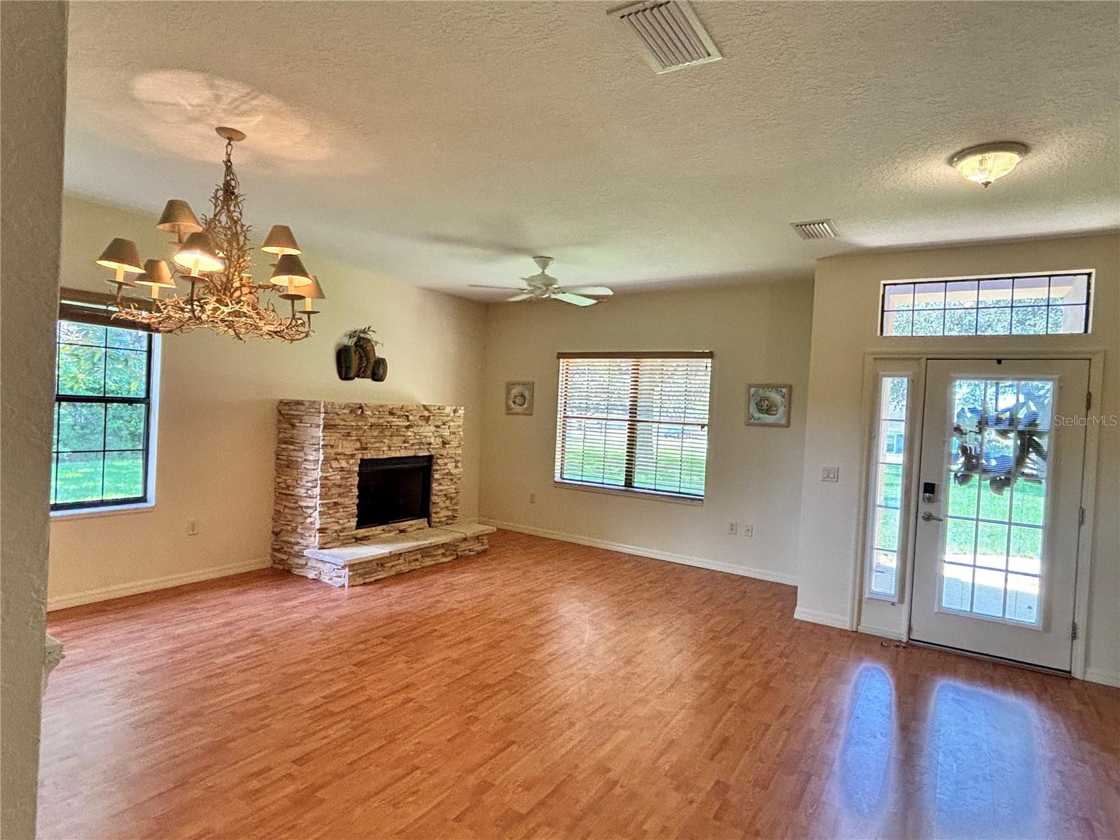 Image 14 of 45 For 22139 Scenic Ridge Court