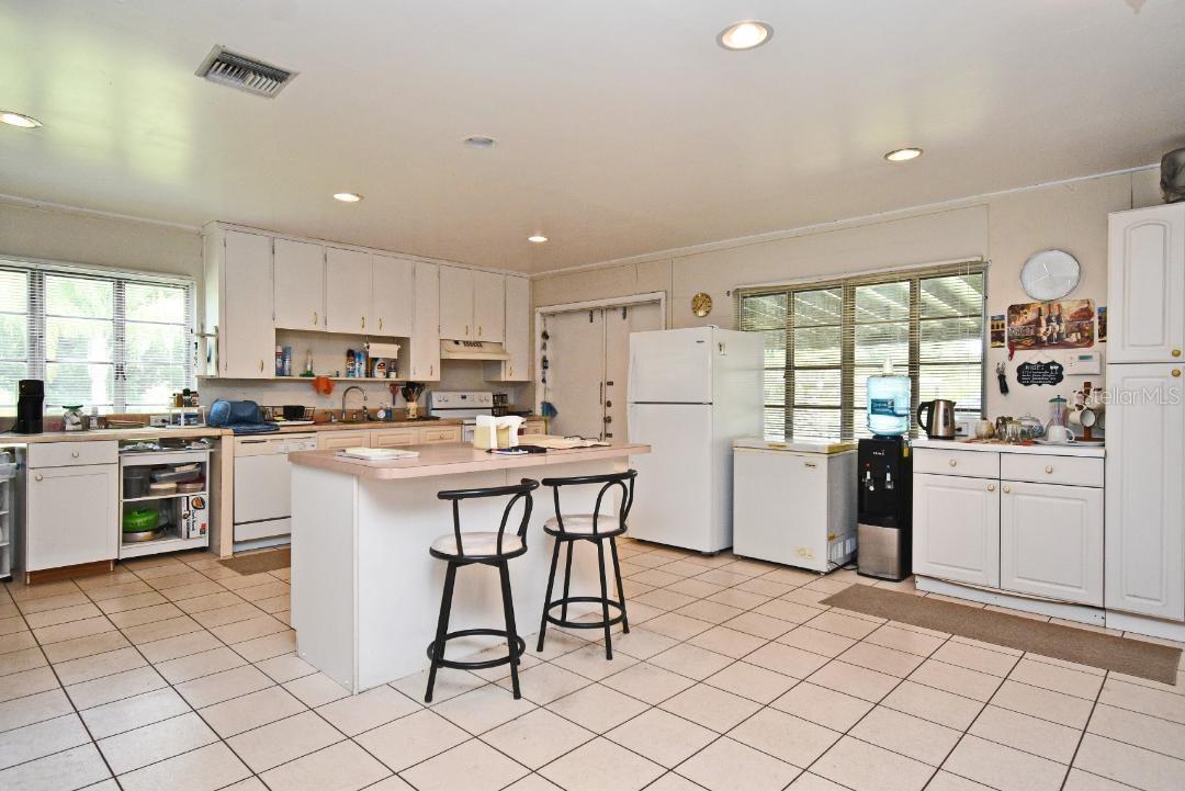 Image 10 of 27 For 1390 Airport Boulevard