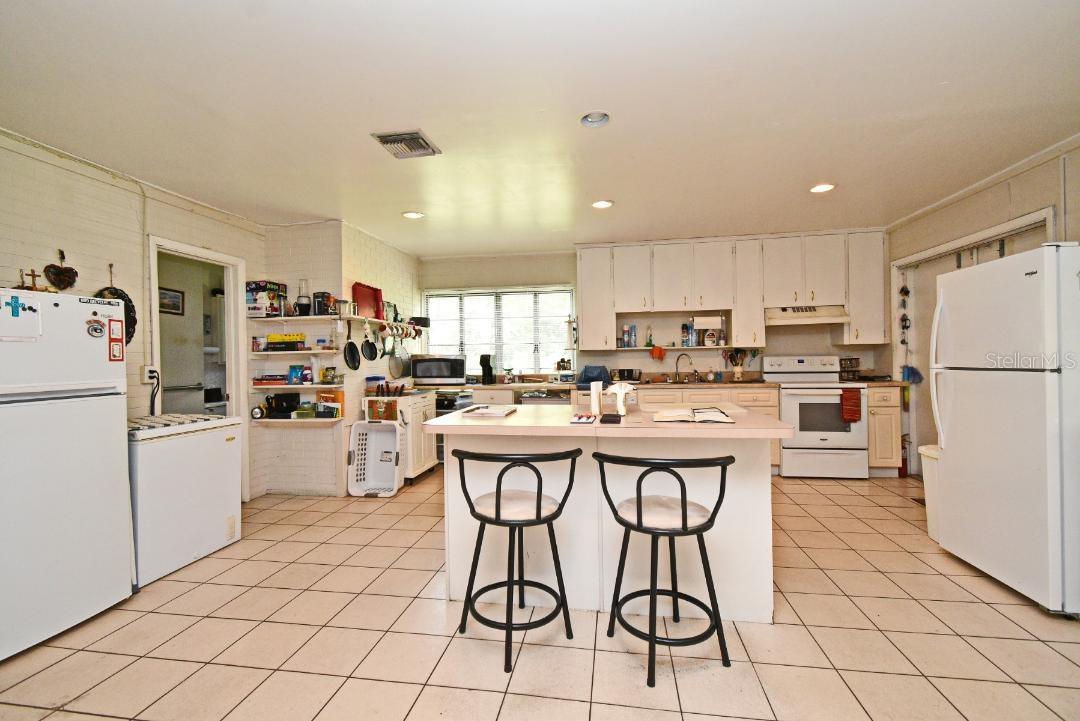 Image 7 of 27 For 1390 Airport Boulevard
