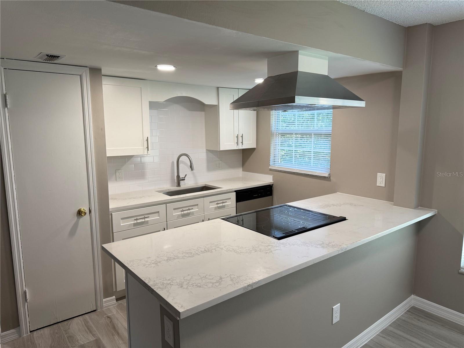 Image 2 of 14 For 726 Edgewater Drive 1