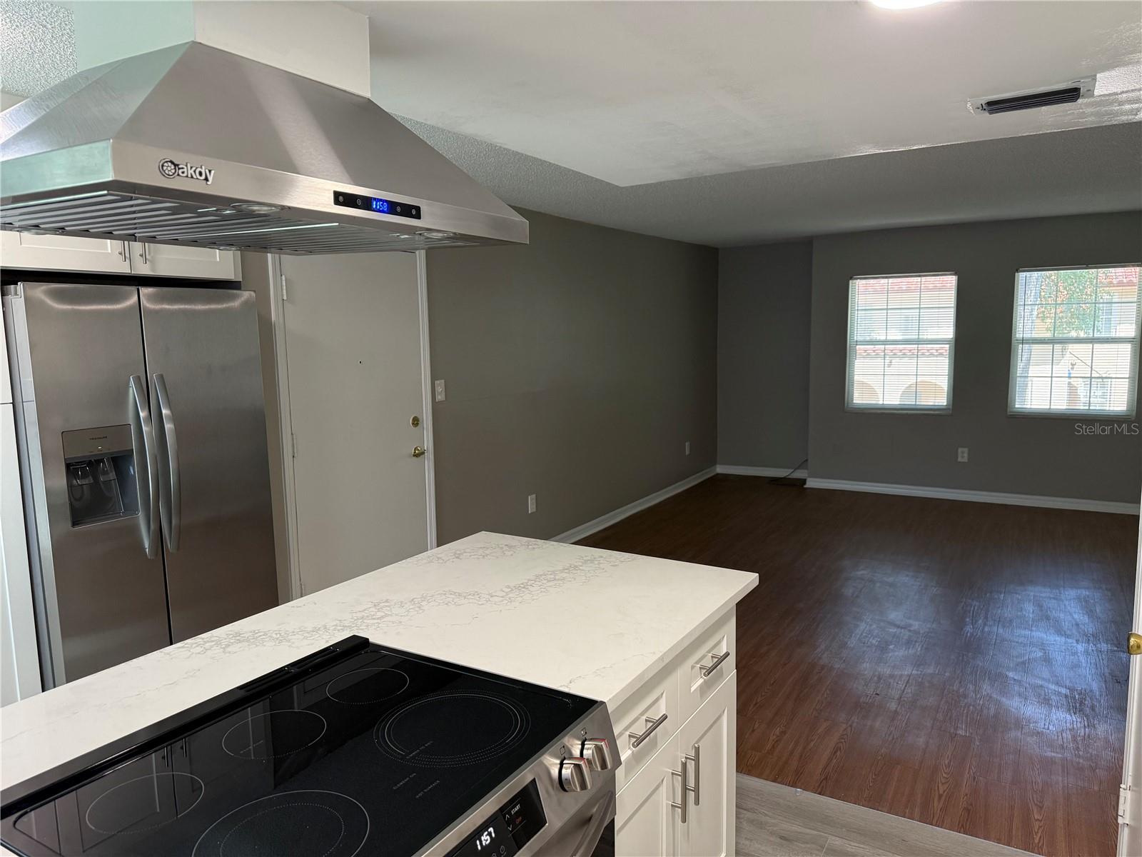 Image 8 of 14 For 726 Edgewater Drive 1