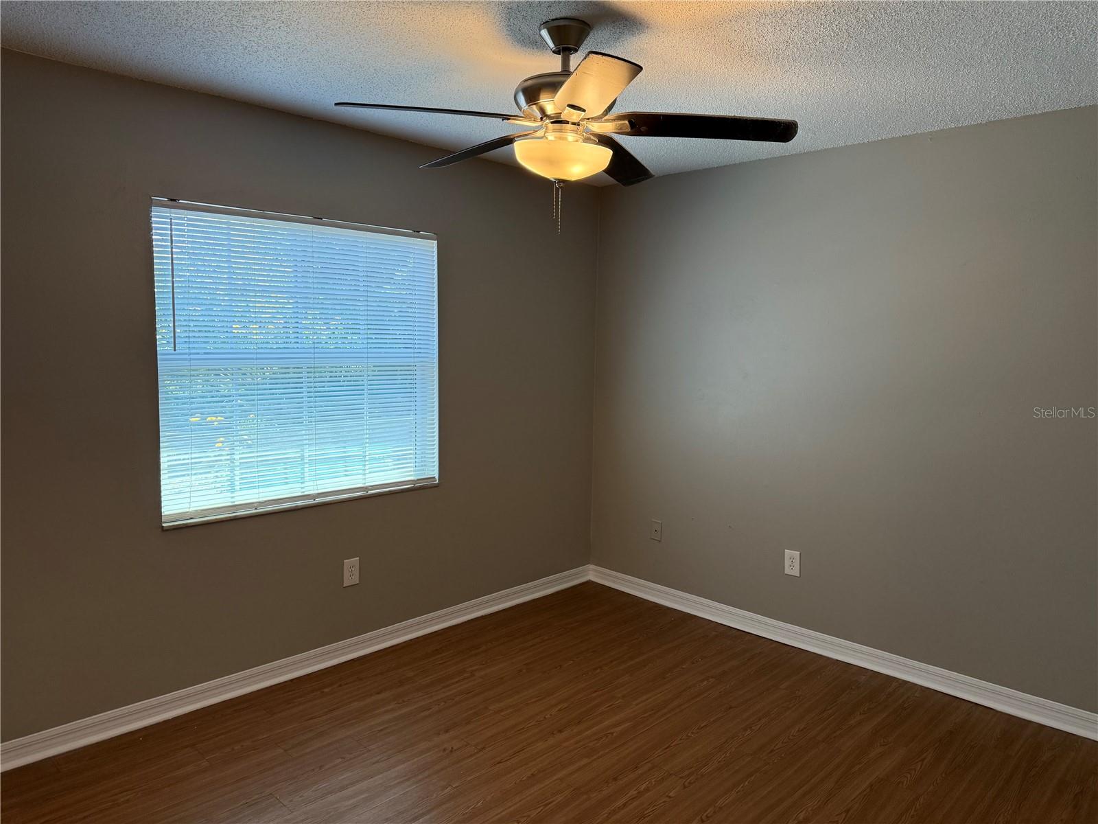 Image 7 of 14 For 726 Edgewater Drive 2