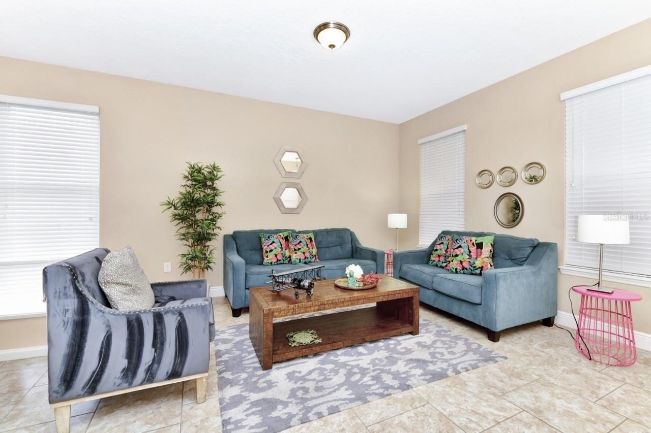 Image 12 of 49 For 4123 Oaktree Drive