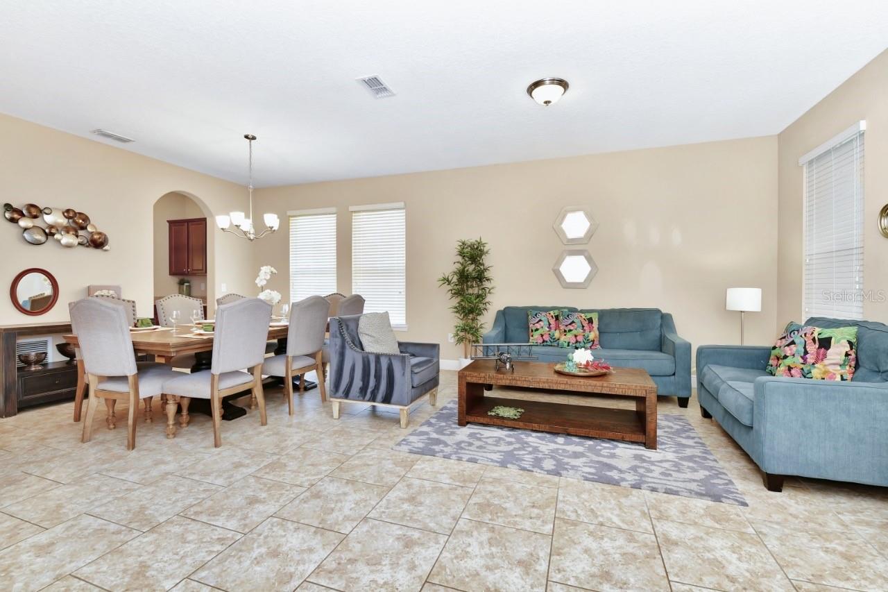 Image 14 of 49 For 4123 Oaktree Drive