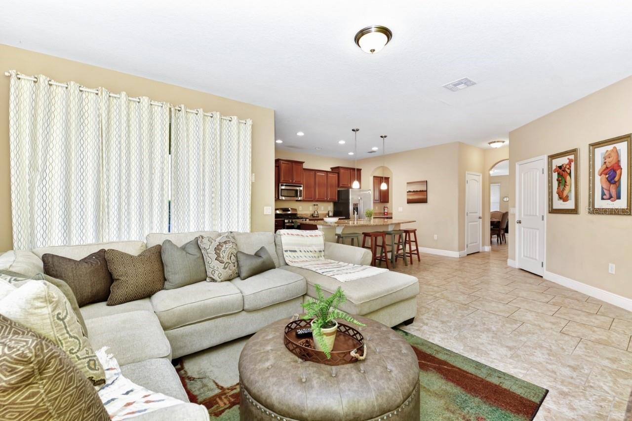 Image 15 of 49 For 4123 Oaktree Drive