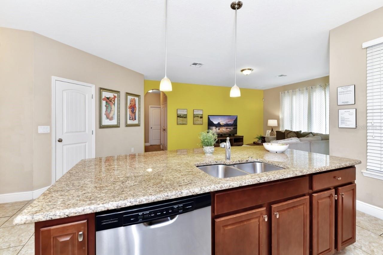 Image 17 of 49 For 4123 Oaktree Drive