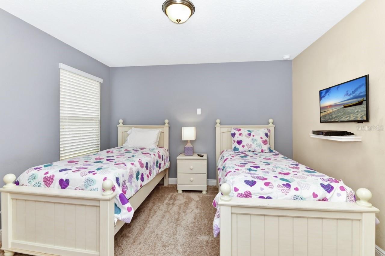 Image 18 of 49 For 4123 Oaktree Drive