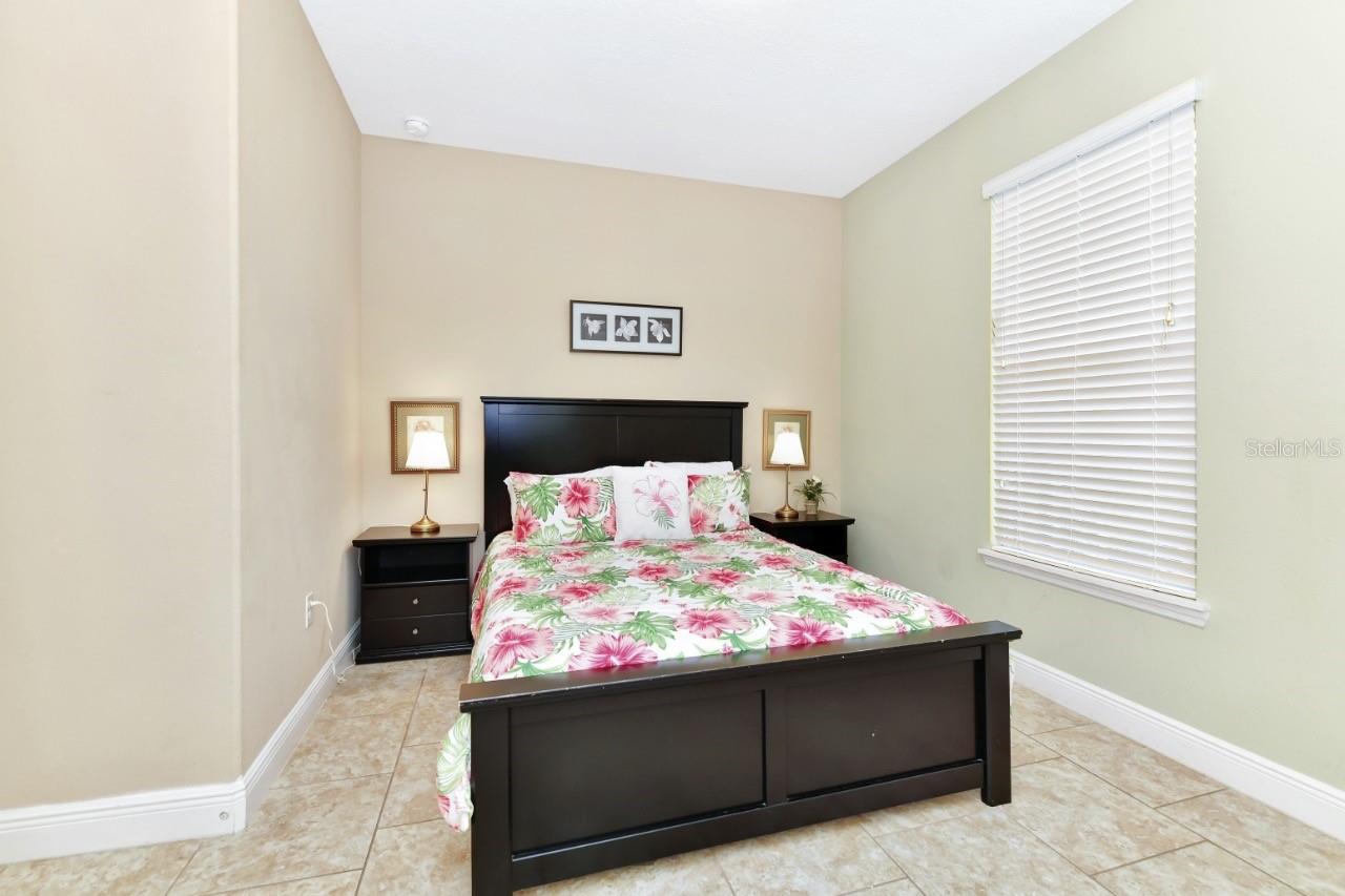 Image 27 of 49 For 4123 Oaktree Drive
