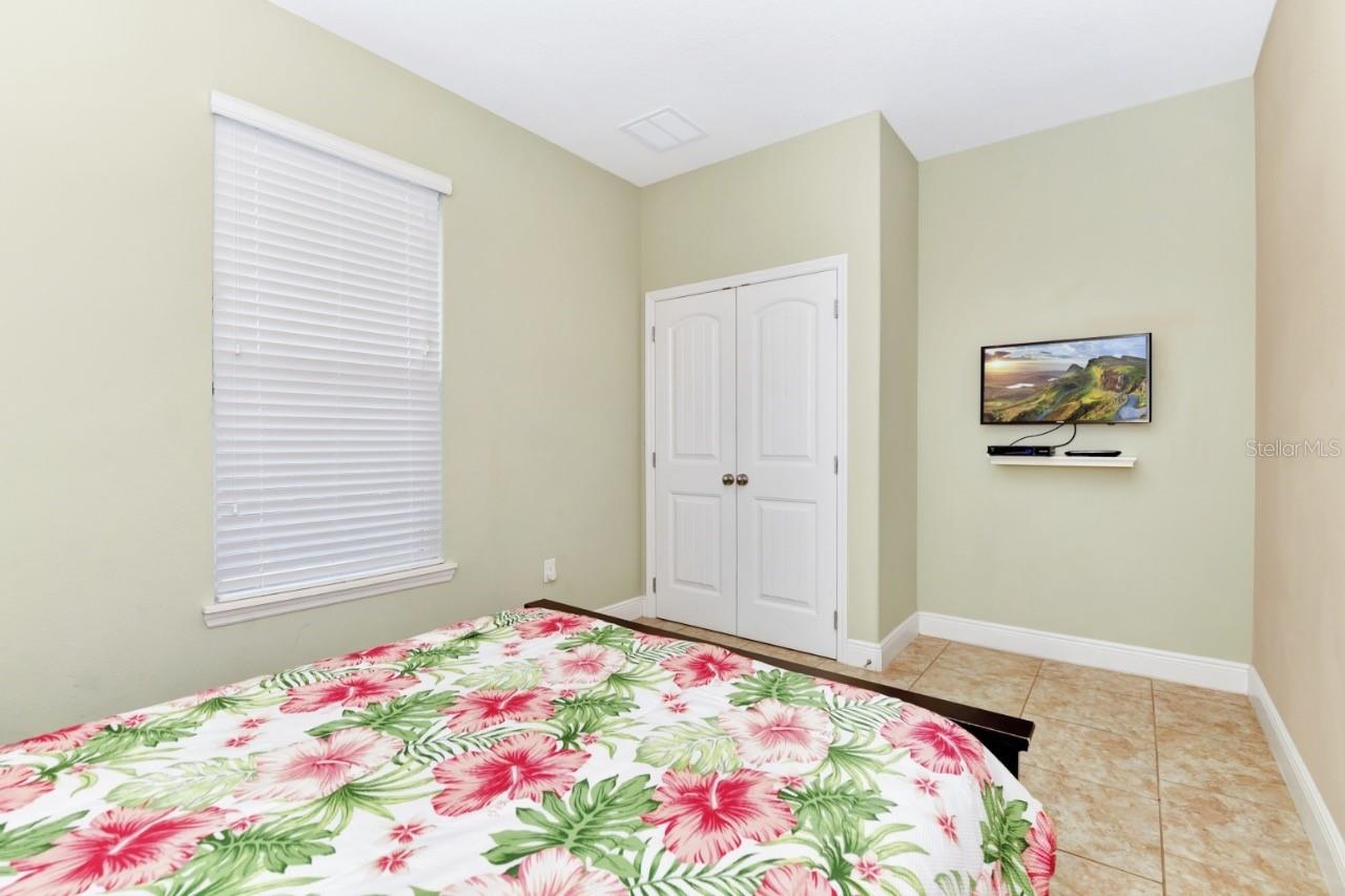 Image 28 of 49 For 4123 Oaktree Drive