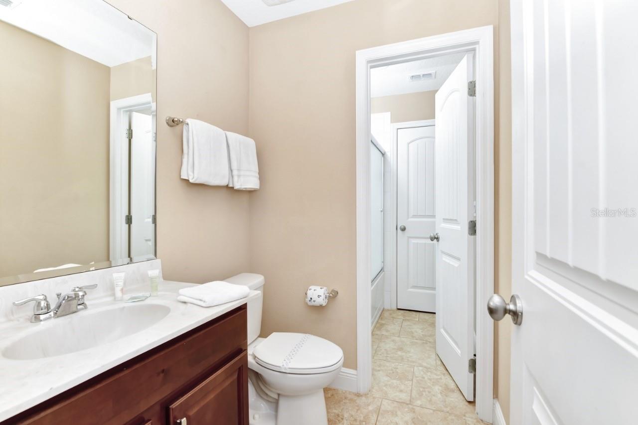 Image 39 of 49 For 4123 Oaktree Drive