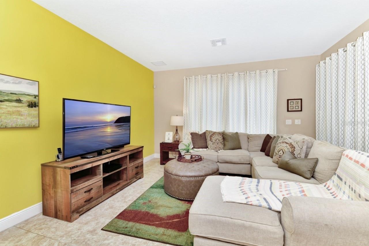 Image 9 of 49 For 4123 Oaktree Drive