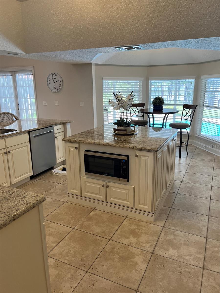 Image 10 of 52 For 5416 Bay Side Drive