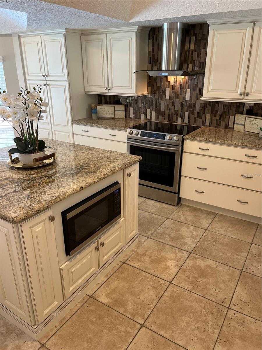 Image 11 of 52 For 5416 Bay Side Drive