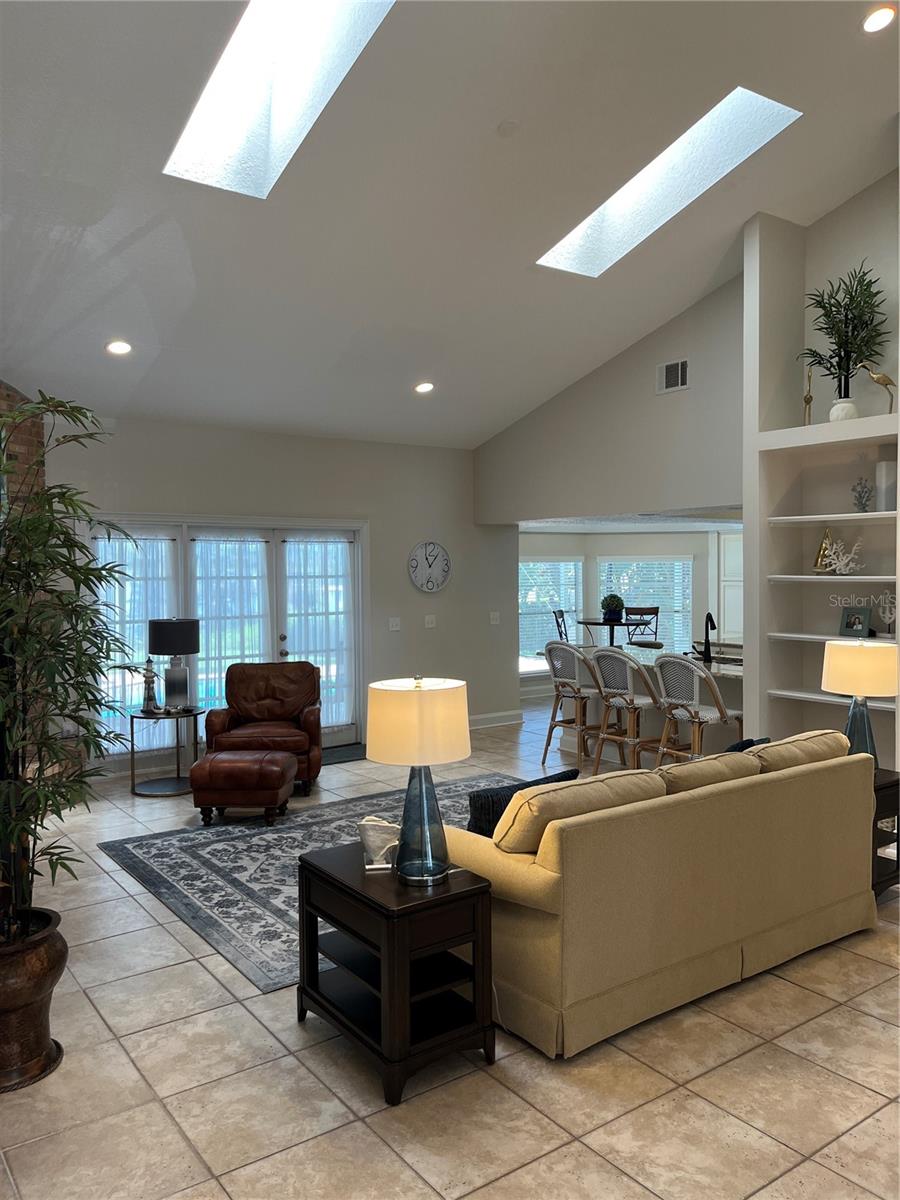 Image 4 of 52 For 5416 Bay Side Drive
