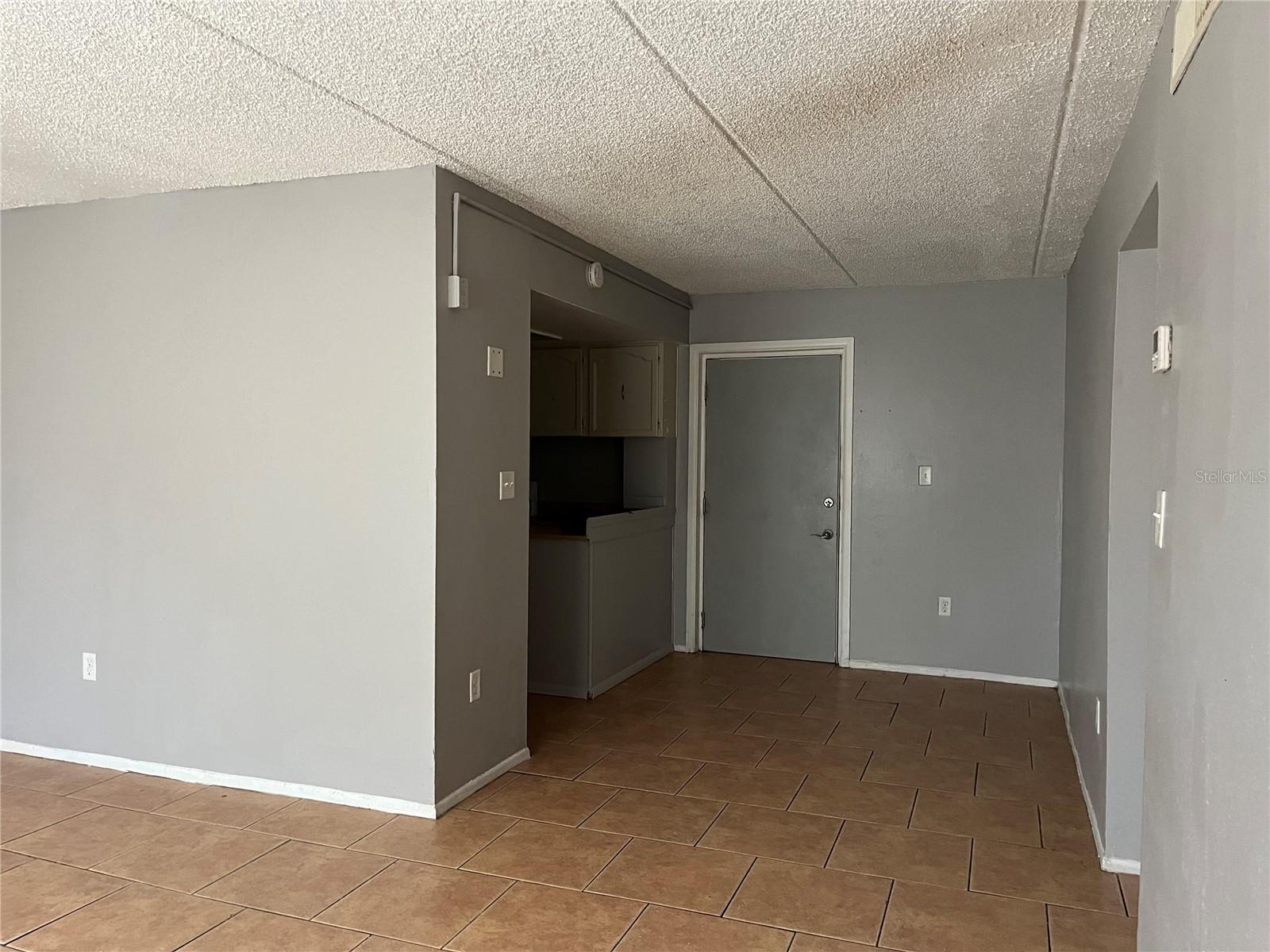 Image 5 of 14 For 1902 Honour Road 11