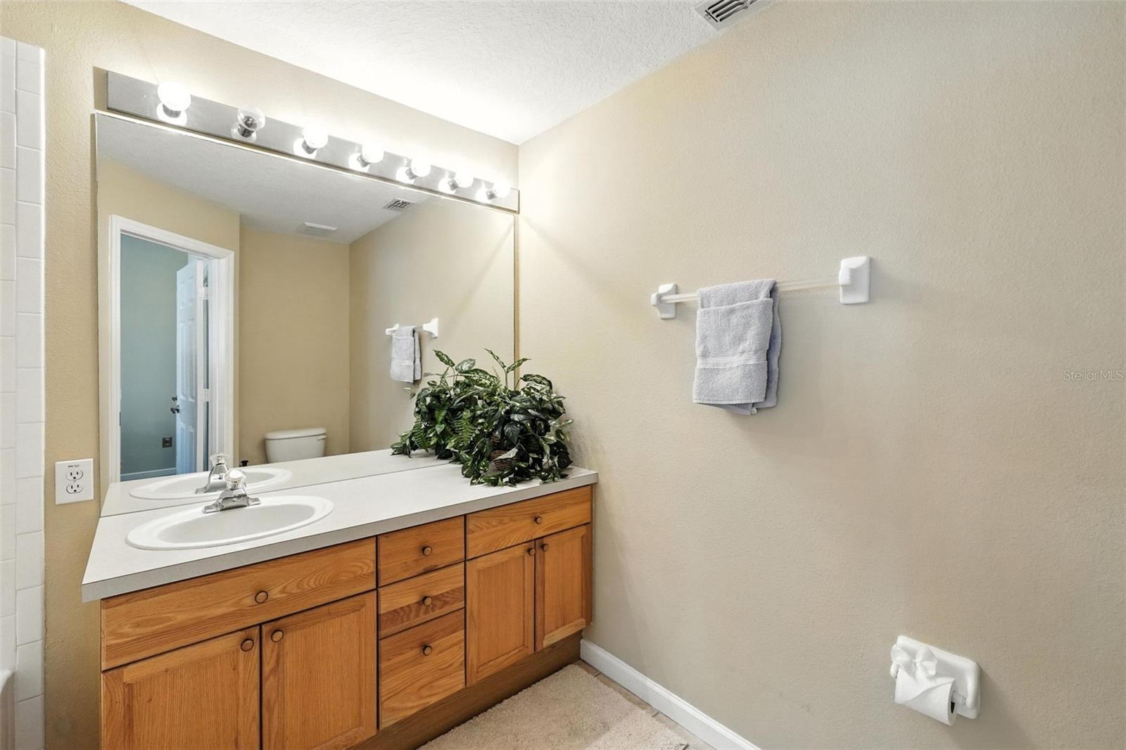 Image 21 of 41 For 2409 Silver Palm Drive
