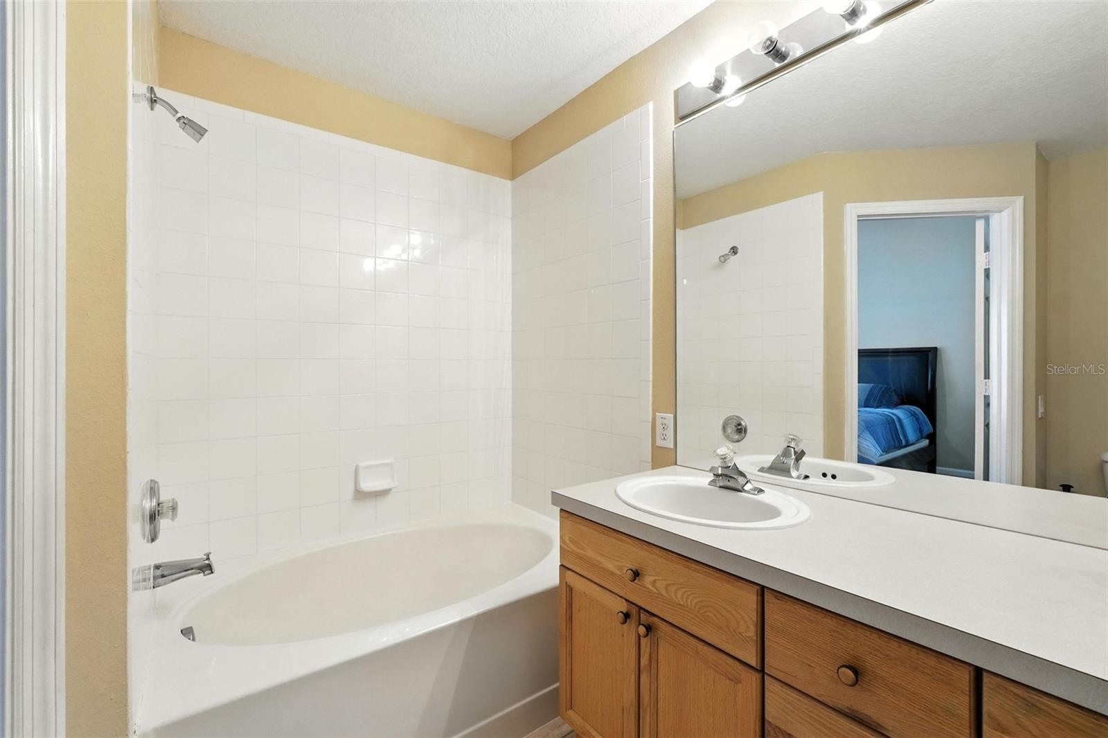 Image 22 of 41 For 2409 Silver Palm Drive