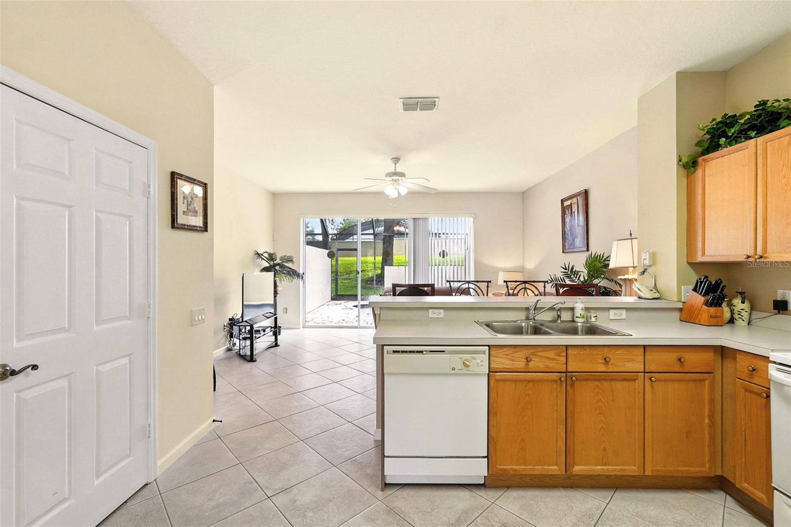 Image 8 of 41 For 2409 Silver Palm Drive