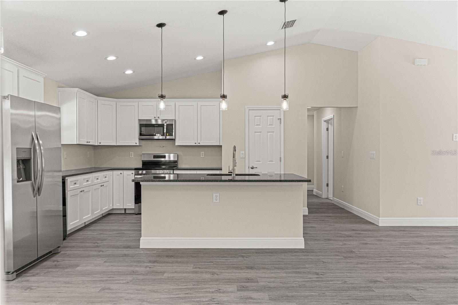 Image 21 of 43 For 12756 80 Street