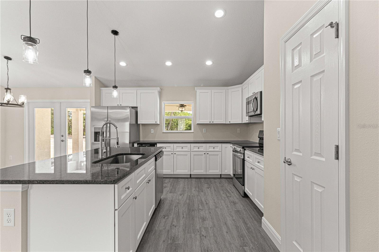 Image 22 of 43 For 12756 80 Street
