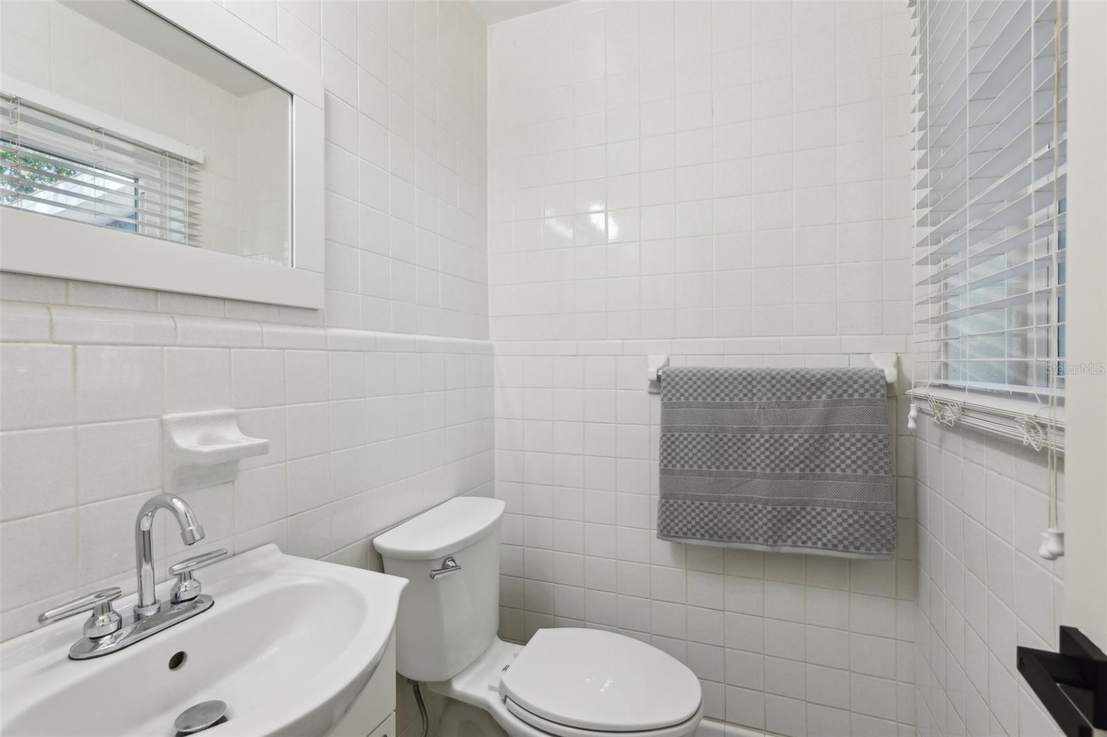 Image 18 of 28 For 1656 Brentlawn Street