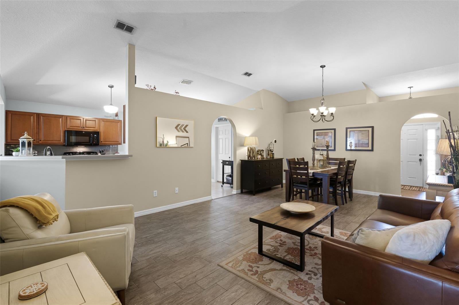 Image 10 of 39 For 1112 Spruce Ridge Court