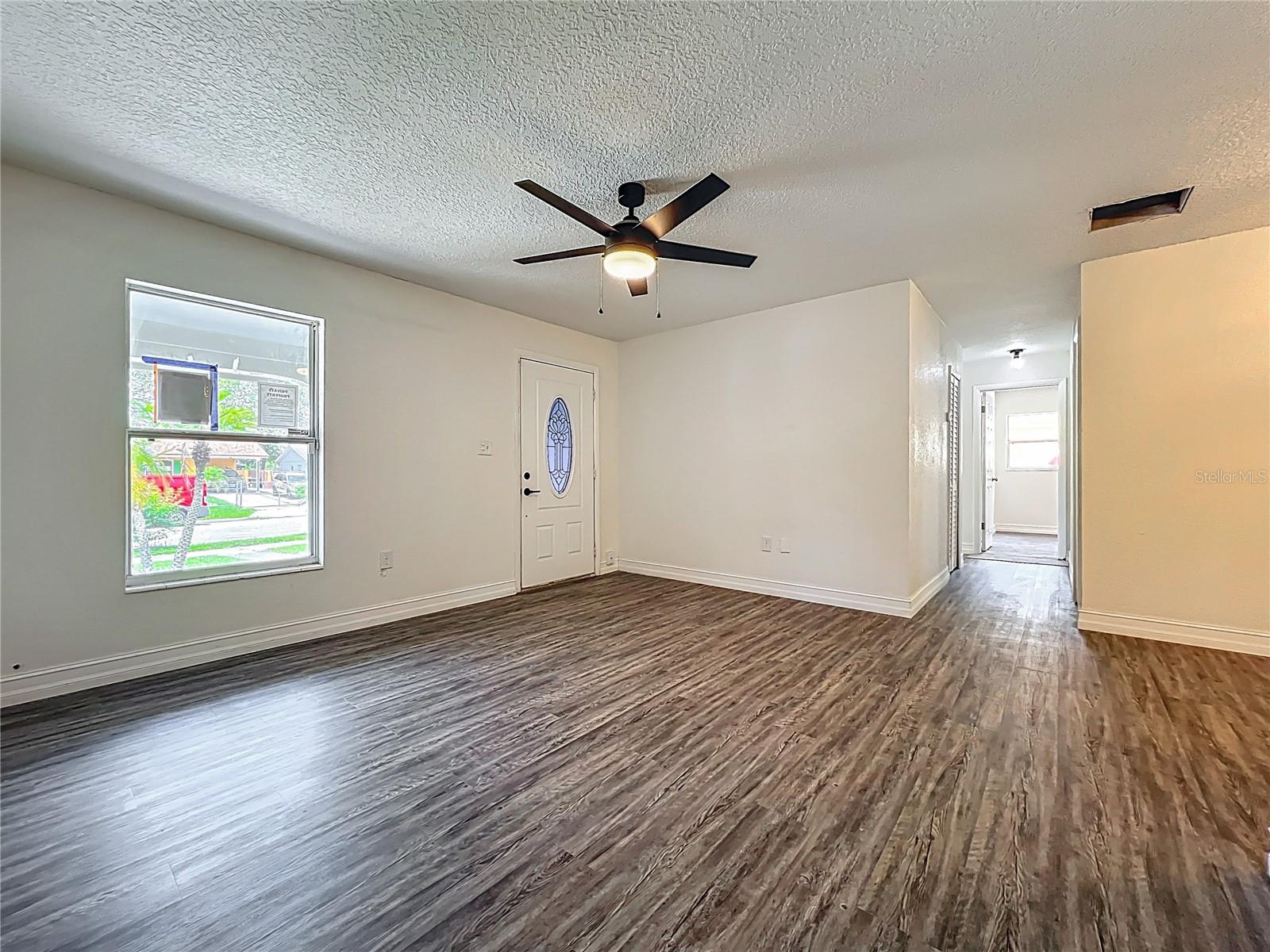 Image 4 of 25 For 2109 Hartwell Avenue