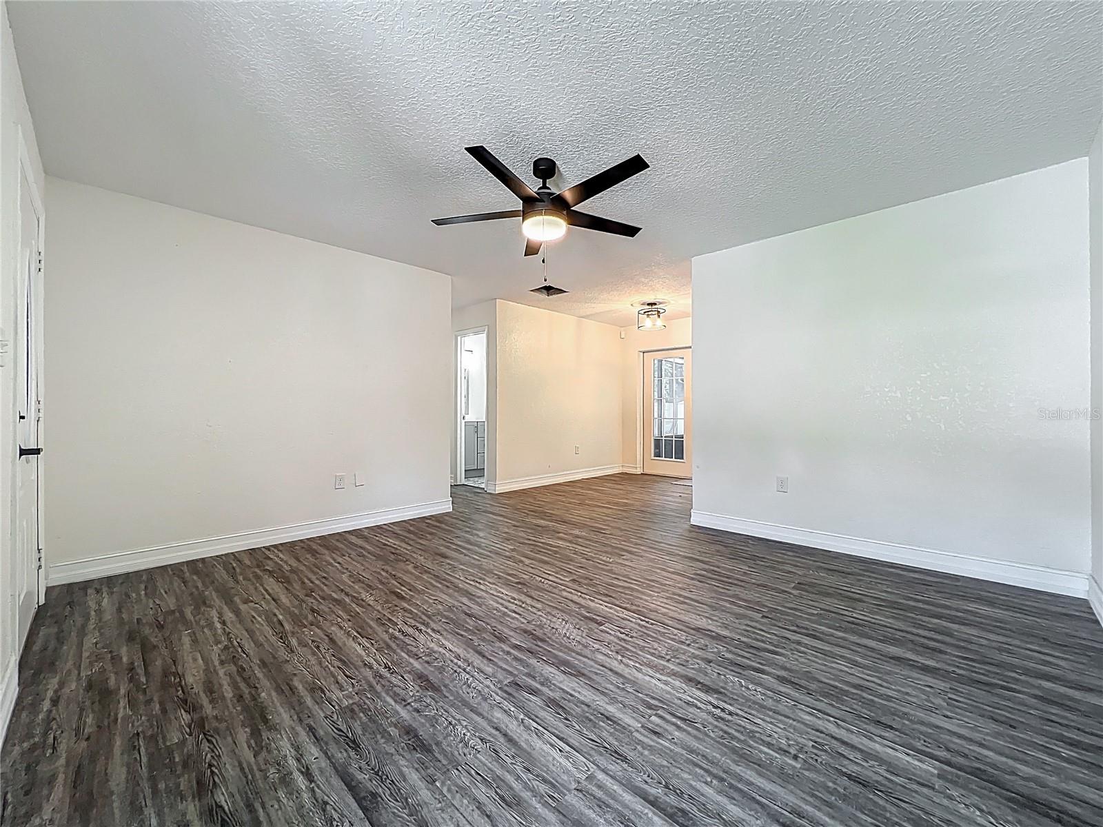 Image 5 of 25 For 2109 Hartwell Avenue