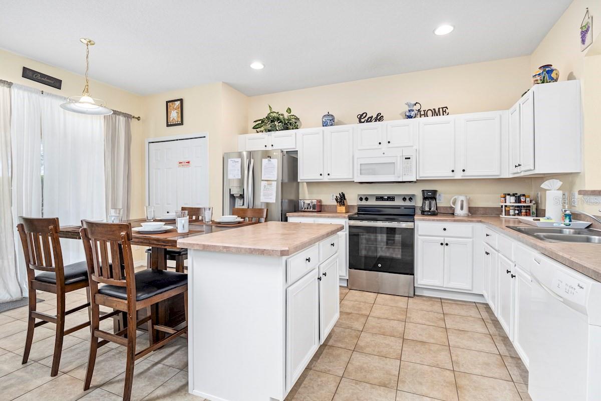 Image 18 of 59 For 1428 Solana Circle