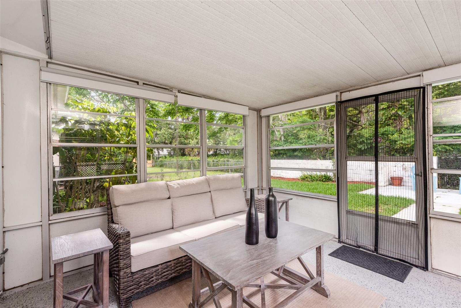 Image 17 of 23 For 692 Gaslight Drive