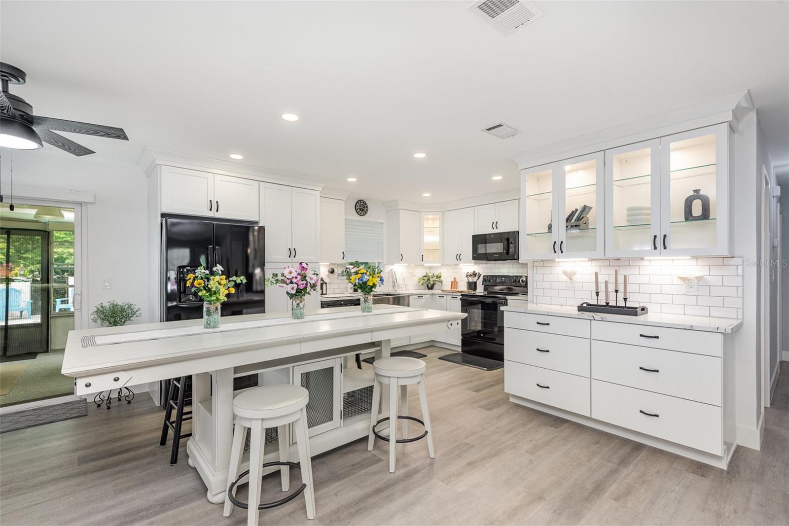 Image 7 of 23 For 692 Gaslight Drive