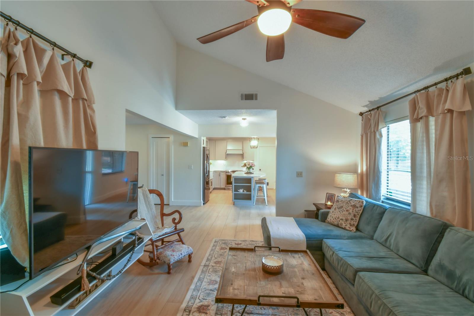 Image 15 of 43 For 271 Raintree Drive