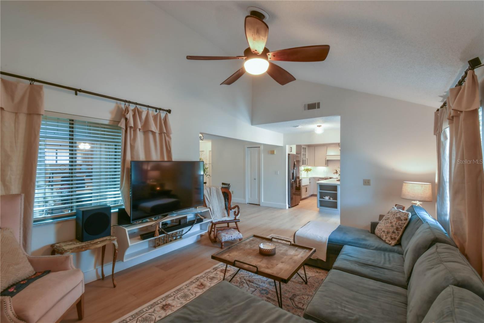 Image 20 of 43 For 271 Raintree Drive