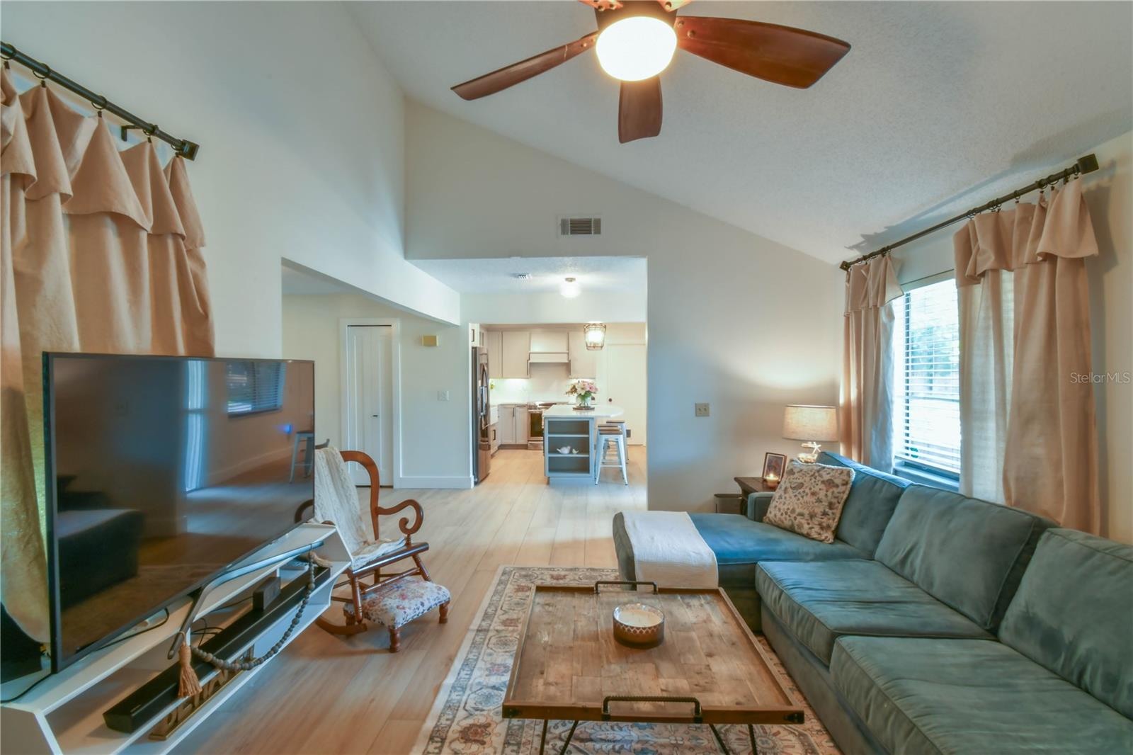 Image 21 of 43 For 271 Raintree Drive