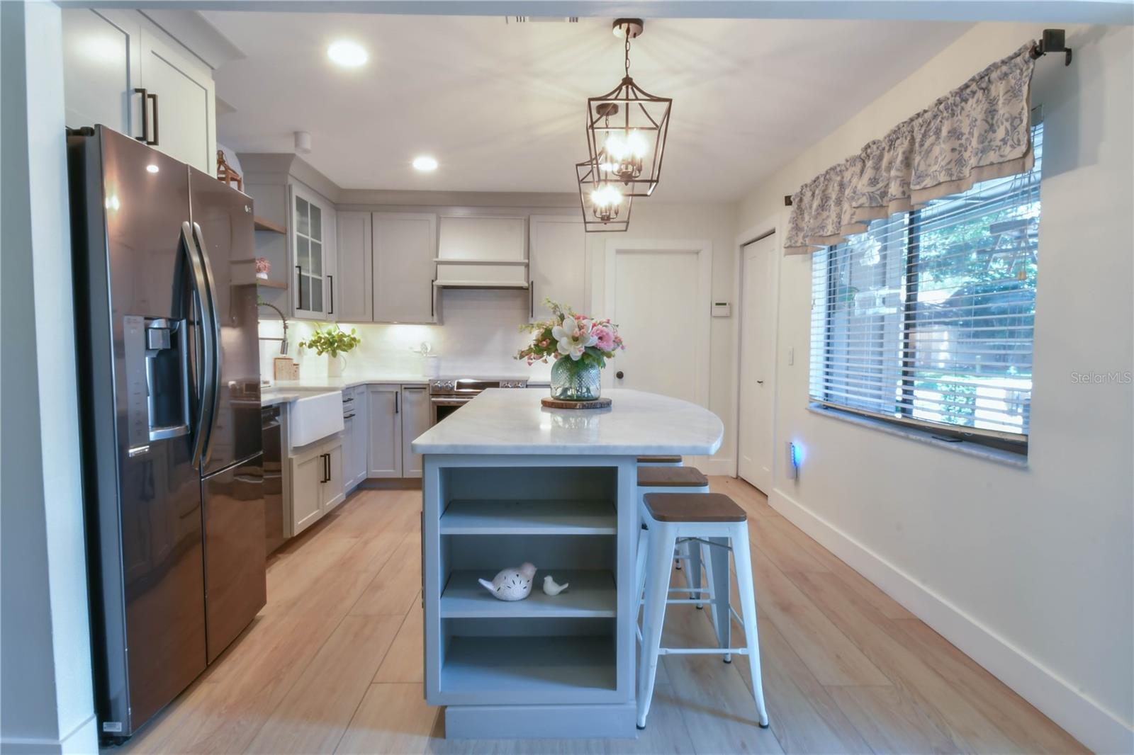 Image 22 of 43 For 271 Raintree Drive