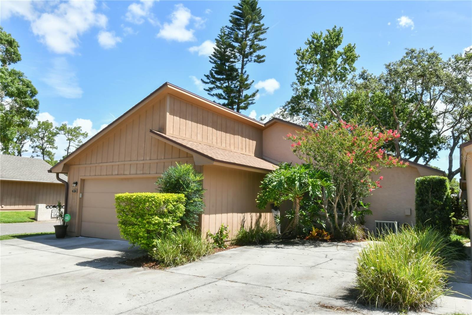 Image 3 of 43 For 271 Raintree Drive