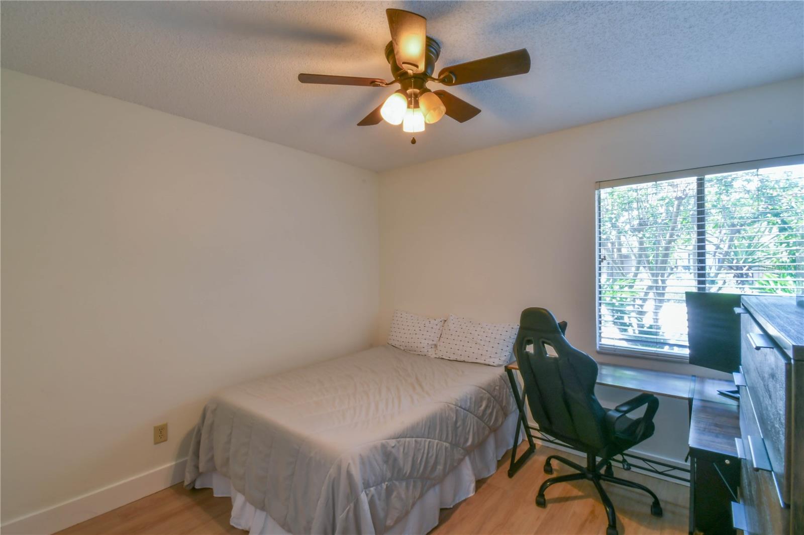 Image 33 of 43 For 271 Raintree Drive