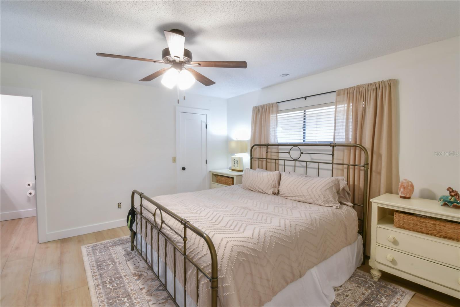 Image 35 of 43 For 271 Raintree Drive