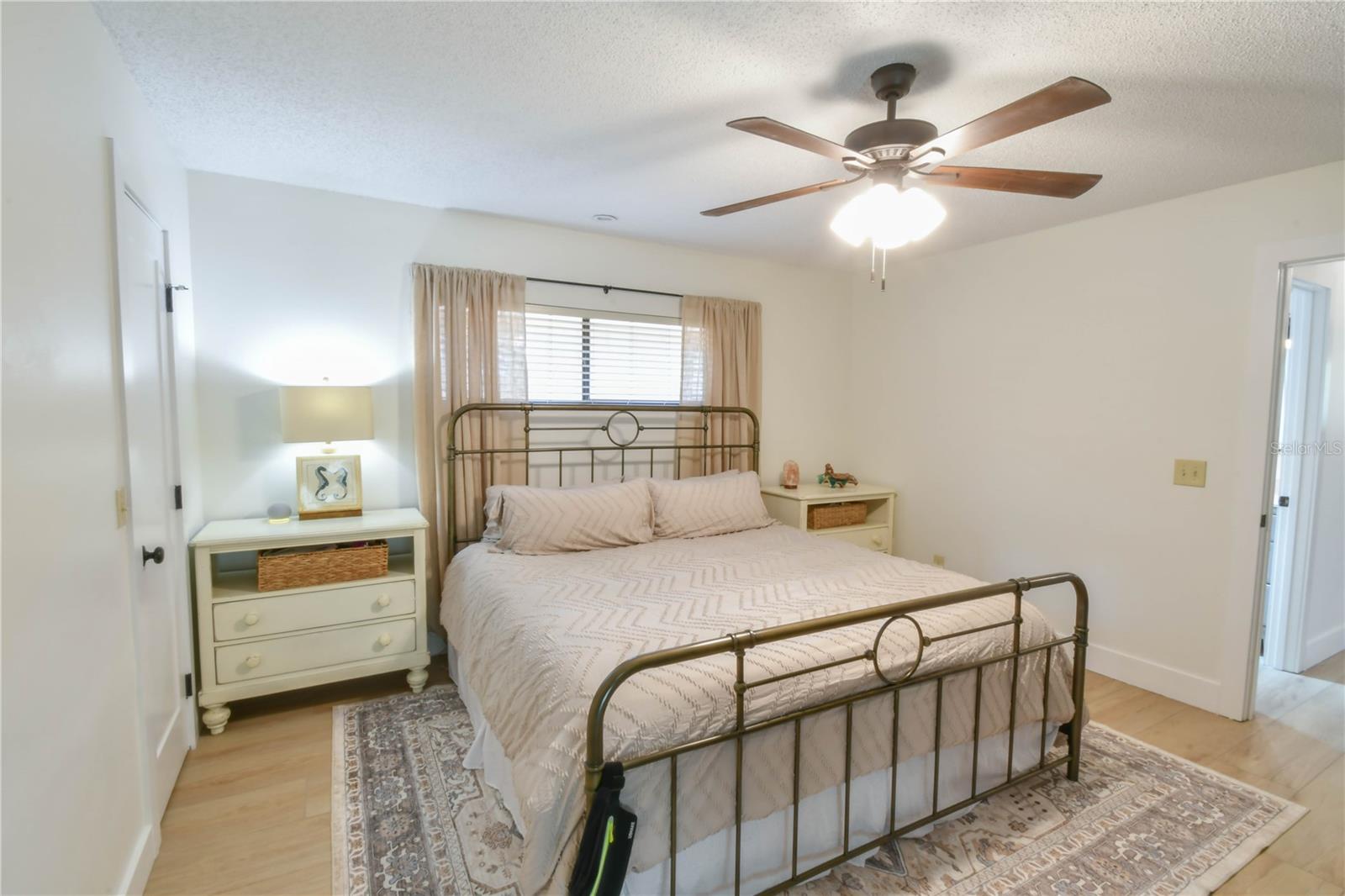 Image 36 of 43 For 271 Raintree Drive