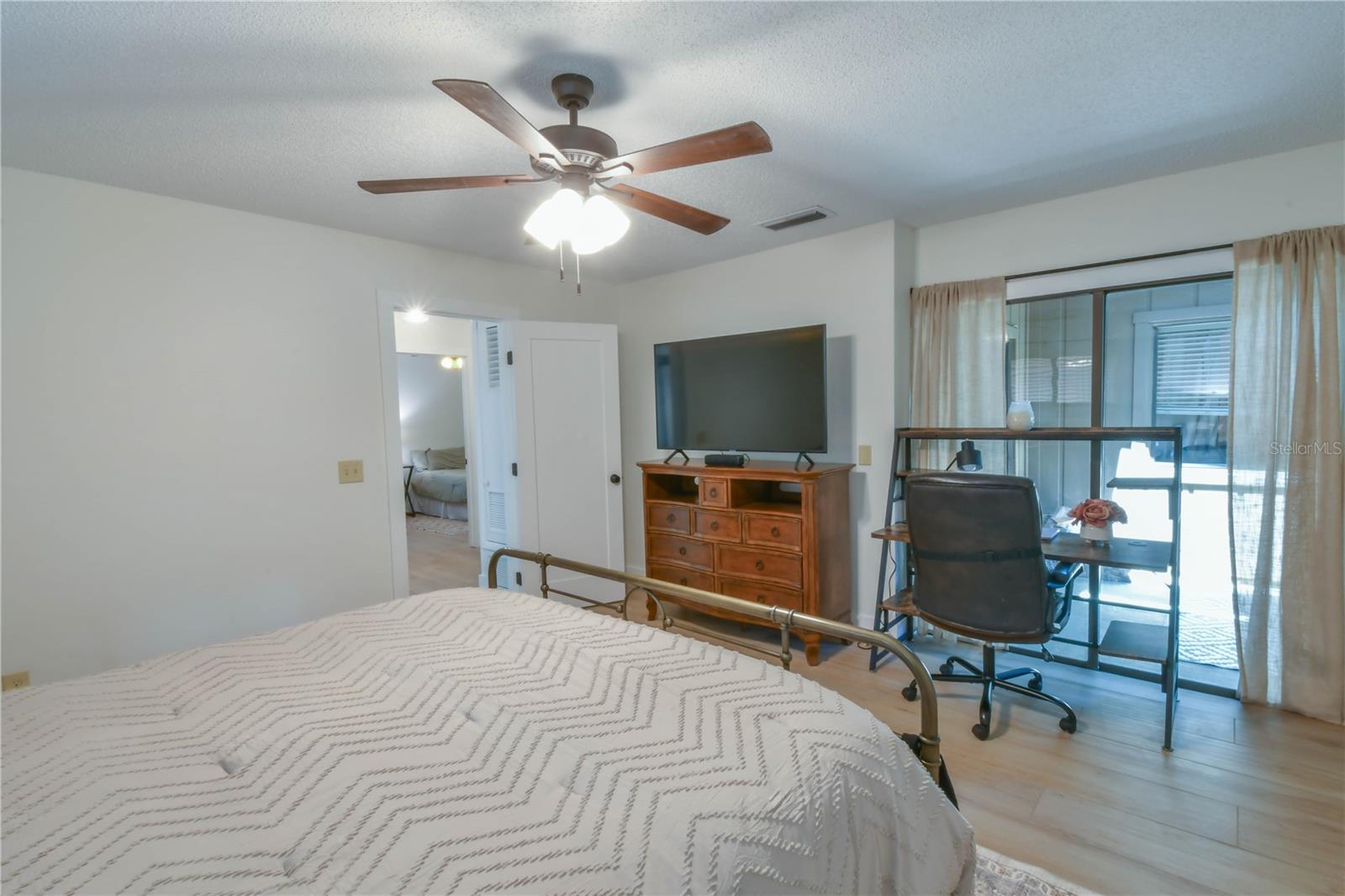 Image 37 of 43 For 271 Raintree Drive