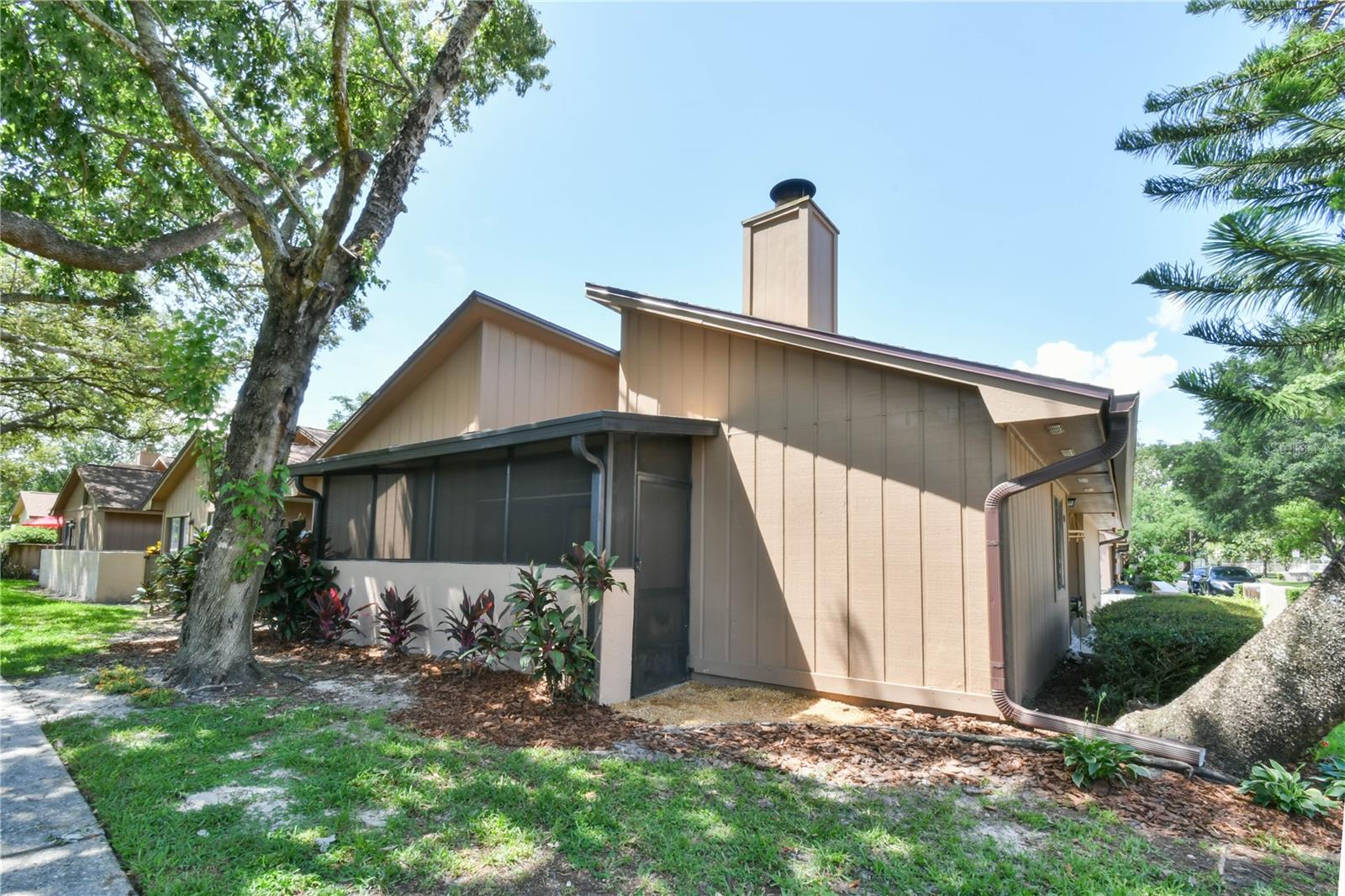 Image 6 of 43 For 271 Raintree Drive