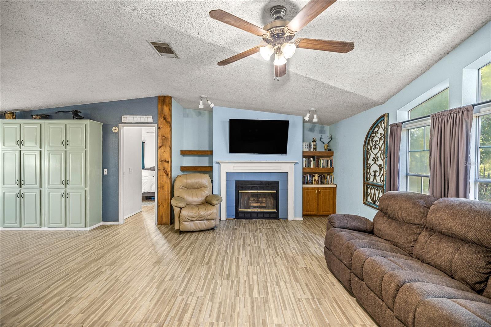 Image 8 of 33 For 16410 119th Street