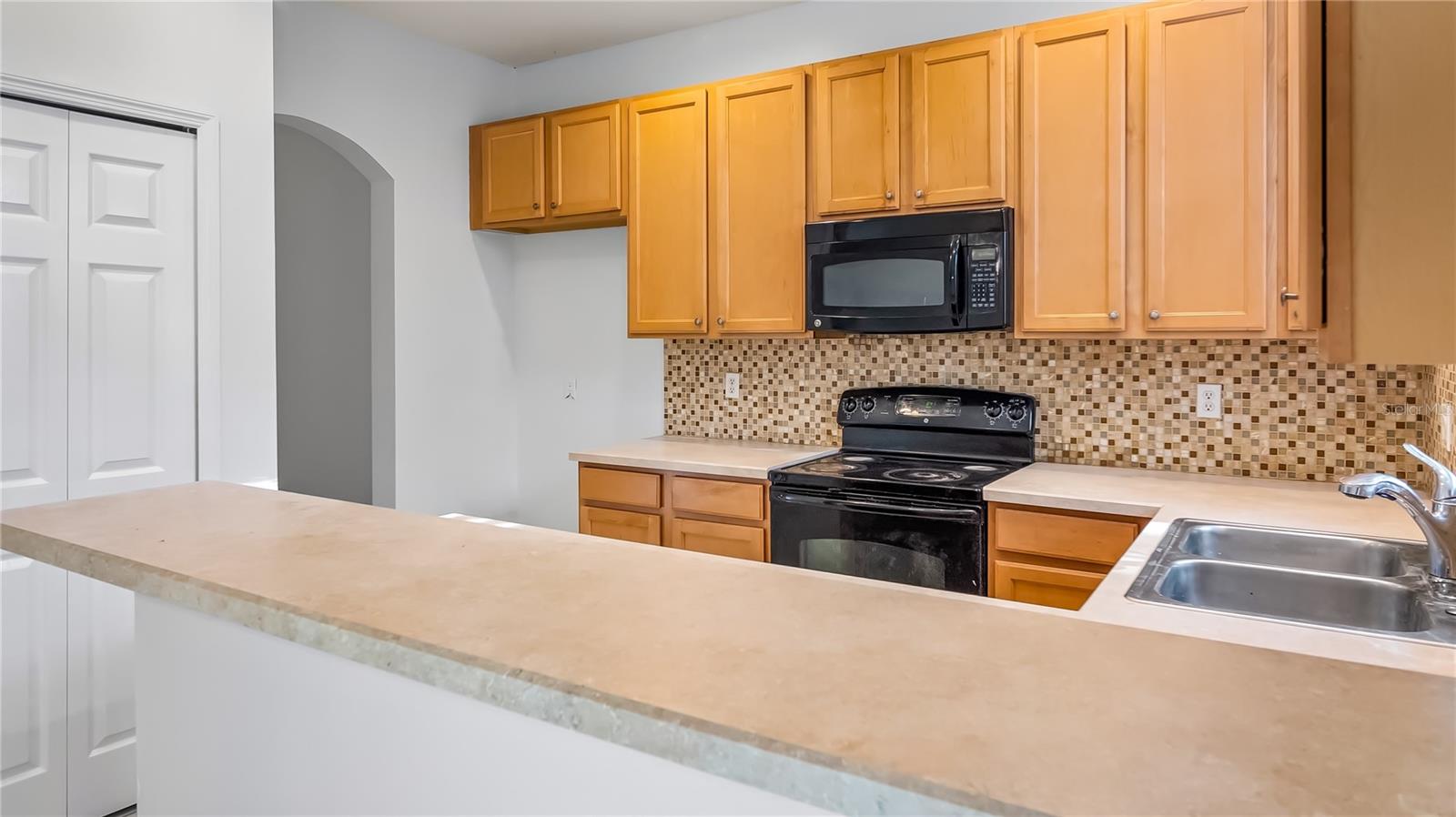 Image 10 of 47 For 417 Livorno Way