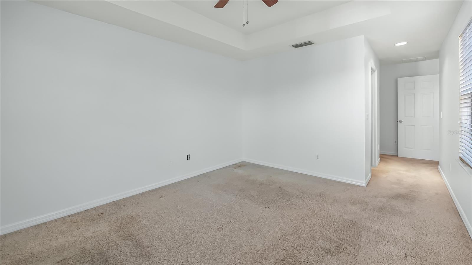 Image 22 of 47 For 417 Livorno Way